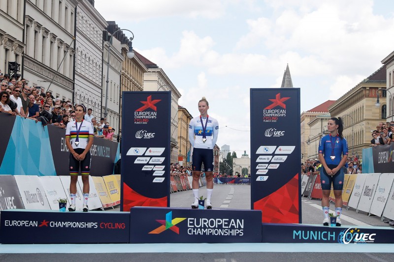 European Championships Munich 2022 - 2022 UEC Road Elite European Championships - Women's Road Race - 21/08/2022 - Lorena Wiebes (NED) - Elisa Balsamo (ITA) - Rachele Barbieri (ITA) - photo Ivan Benedetto/UEC/SprintCyclingAgency?2022